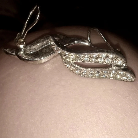 Vintage Lisner Style (no stamp) Silvertone Rhinestone Leaf-like Shape Clipons - Picture 2 of 3